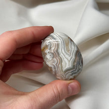 Load image into Gallery viewer, Lace Agate Palmstone
