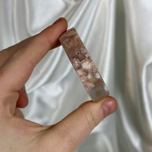 Load image into Gallery viewer, Flower Agate Pedestal Carving F