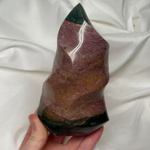 Load image into Gallery viewer, Contrast Sea Jasper Flame (1lb8oz)