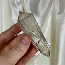 Load image into Gallery viewer, Clear Quartz Vogel B with Phantoms