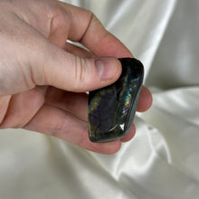 Load image into Gallery viewer, Electric Mermaid Labradorite Freeform