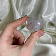 Load image into Gallery viewer, Flower Agate Heart Carving F