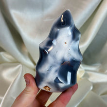 Load image into Gallery viewer, Classic Orca Agate Flame (1lb2oz)