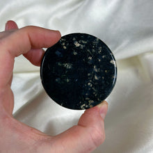 Load image into Gallery viewer, Moss Agate Disc Carving L