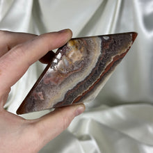 Load image into Gallery viewer, Lace Amethyst Diamond Carving A