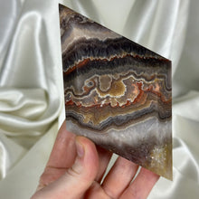 Load image into Gallery viewer, Lace Amethyst Diamond Carving B