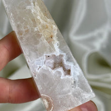 Load image into Gallery viewer, Flower Agate Tower D