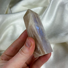 Load image into Gallery viewer, Belomorite Sunstone with Moonstone Tower C (imperfect)