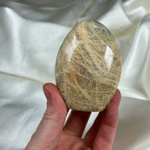 Load image into Gallery viewer, Peach Moonstone Freeform (7oz)