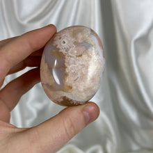 Load image into Gallery viewer, Flower Agate Palmstone C