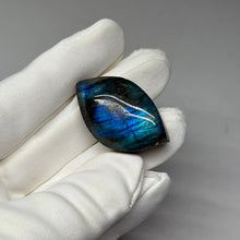 Load image into Gallery viewer, Labradorite Cabochon 72.95ct