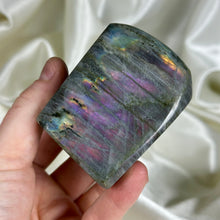 Load image into Gallery viewer, Purple Flash Labradorite Freeform