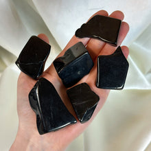 Load image into Gallery viewer, Jet Specimens