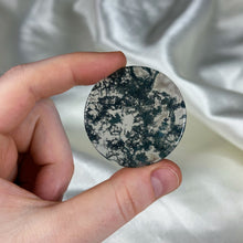 Load image into Gallery viewer, Moss Agate Disc Carving C