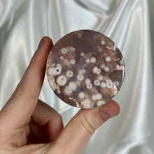 Load image into Gallery viewer, Flower Agate Pedestal Carving B