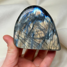 Load image into Gallery viewer, Champagne Flash Labradorite Freeform