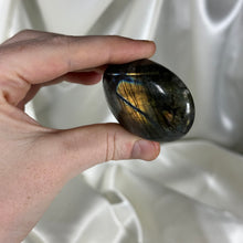 Load image into Gallery viewer, Labradorite Palmstone H