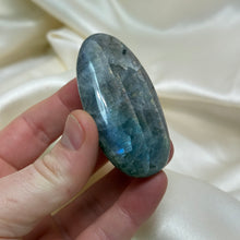 Load image into Gallery viewer, Flashy Duo-Tone Labradorite Palmstone