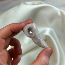 Load image into Gallery viewer, Plume Agate Raven Skull Carving