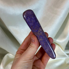 Load image into Gallery viewer, Purple Jade Wand Carving