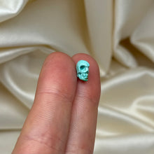 Load image into Gallery viewer, High Quality American Turquoise Skull Carving (Self Standing)