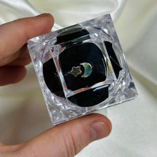 Load image into Gallery viewer, Size 4 Star & Moon Sterling Silver Labradorite Ring