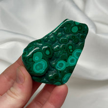 Load image into Gallery viewer, Orby Malachite Freeform