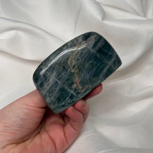 Load image into Gallery viewer, Blue Lagoon Labradorite Freeform
