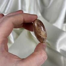 Load image into Gallery viewer, Sunstone Shiva Carving C