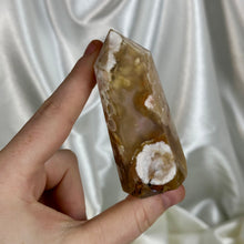 Load image into Gallery viewer, Flower Agate Tower D