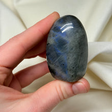 Load image into Gallery viewer, Sky Blue Flash Labradorite Freeform