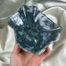 Load image into Gallery viewer, 1lb2oz Moss Agate Bowl Carving