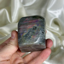 Load image into Gallery viewer, Purple Flash Labradorite Freeform