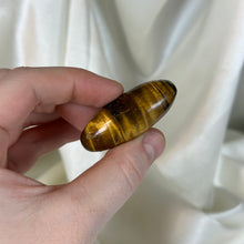 Load image into Gallery viewer, Tigers Eye Shiva Carving