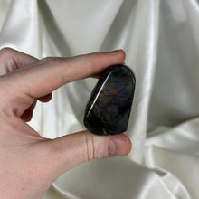 Load image into Gallery viewer, Purple and Silver Labradorite Freeform