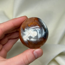 Load image into Gallery viewer, Carnelian x Orca Agate Palmstone