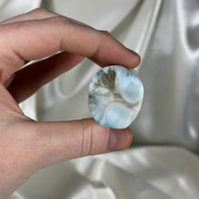 Load image into Gallery viewer, Turtleback Pattern Half Polished Larimar Freeform
