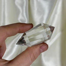 Load image into Gallery viewer, Clear Quartz Vogel G