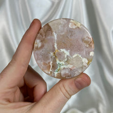 Load image into Gallery viewer, Flower Agate Pedestal Carving D