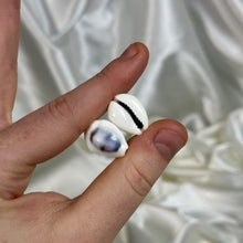 Load image into Gallery viewer, Cowrie Shells