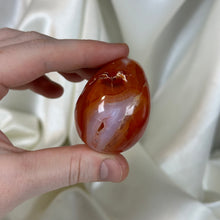 Load image into Gallery viewer, Quartzy Carnelian with Orca Agate Egg Carving