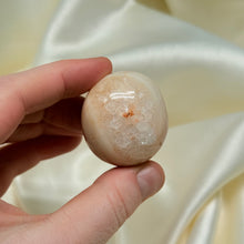 Load image into Gallery viewer, Carnelian Palmstone with Orca Agate B
