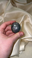 Load image into Gallery viewer, Labradorite Palmstone L
