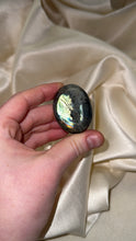 Load image into Gallery viewer, Labradorite Palmstone J
