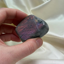 Load image into Gallery viewer, Pinky Labradorite Freeform
