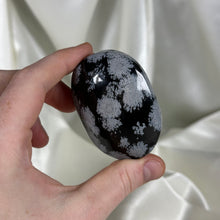 Load image into Gallery viewer, Snowflake Obsidian Palmstone B
