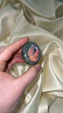 Load image into Gallery viewer, Labradorite Palmstone B
