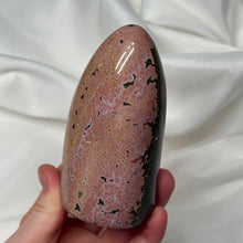 Load image into Gallery viewer, Contrast Kabamby Ocean Jasper Freeform (14.3oz)
