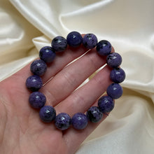 Load image into Gallery viewer, Size 7 Chunky Chatoyant Charoite Stretch Bracelet
