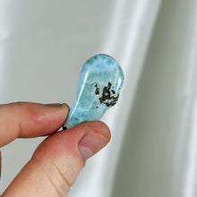 Load image into Gallery viewer, Deep Blue Larimar Wing Carving
